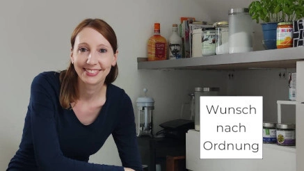 Ordnungsexpertin Susanne Schmitt bei der Arbeit